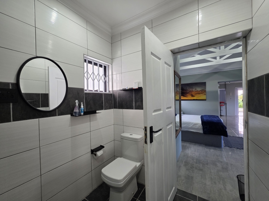 4 Bedroom Property for Sale in Paradise Beach Eastern Cape